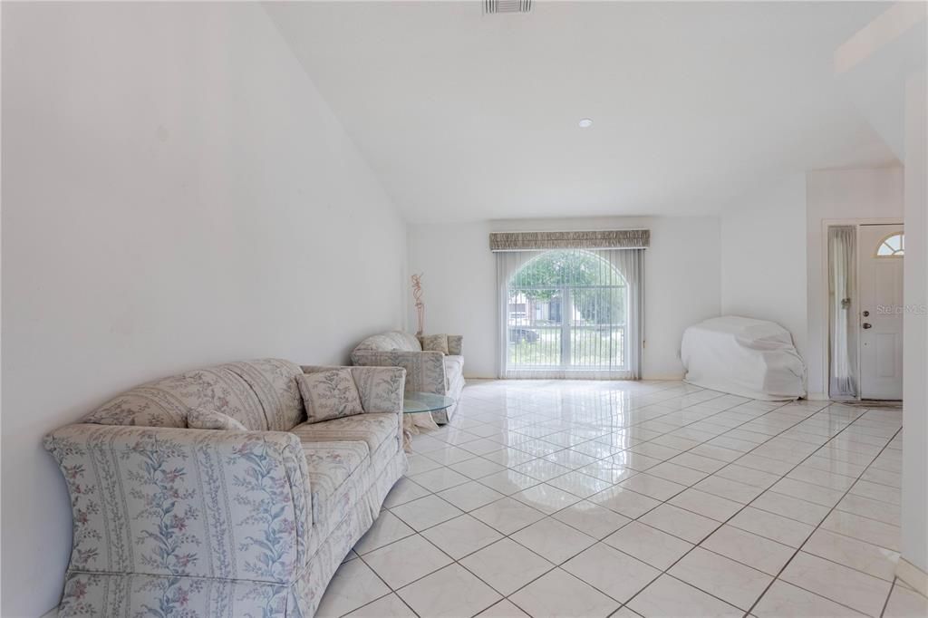 En Venta: $310,000 (3 camas, 2 baños, 1847 Pies cuadrados)