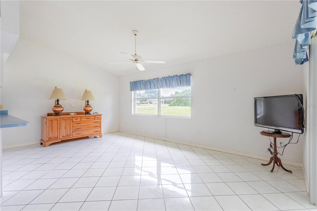 En Venta: $310,000 (3 camas, 2 baños, 1847 Pies cuadrados)