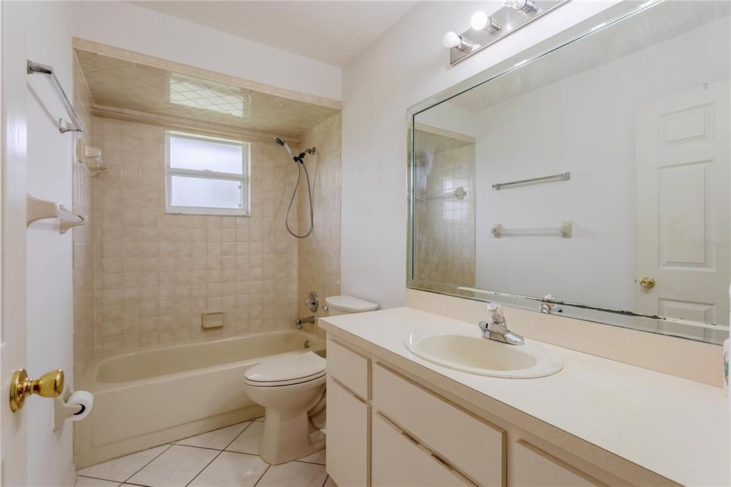 En Venta: $310,000 (3 camas, 2 baños, 1847 Pies cuadrados)