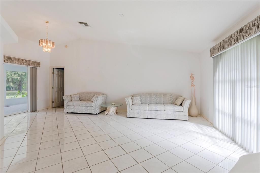 En Venta: $310,000 (3 camas, 2 baños, 1847 Pies cuadrados)