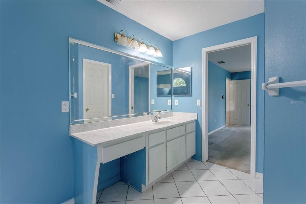 En Venta: $310,000 (3 camas, 2 baños, 1847 Pies cuadrados)