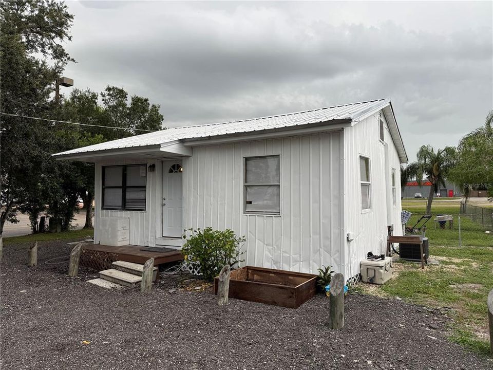 待售: $179,000 (2 贝兹, 1 浴室, 748 平方英尺)