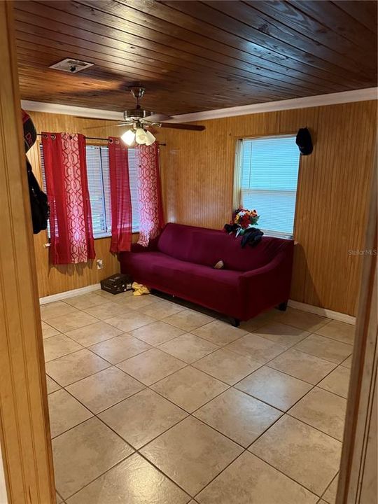 待售: $179,000 (2 贝兹, 1 浴室, 748 平方英尺)