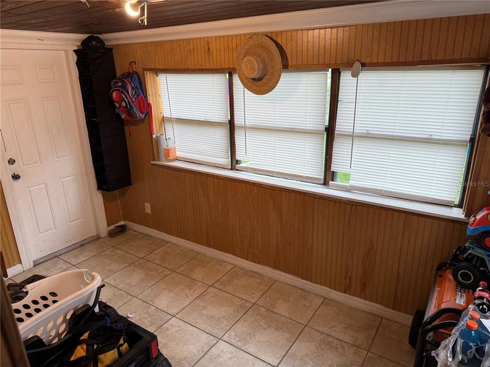 待售: $179,000 (2 贝兹, 1 浴室, 748 平方英尺)