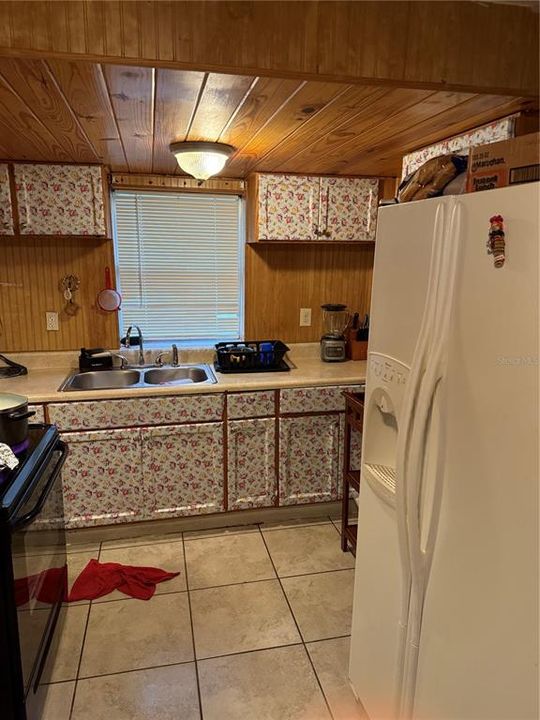 待售: $179,000 (2 贝兹, 1 浴室, 748 平方英尺)