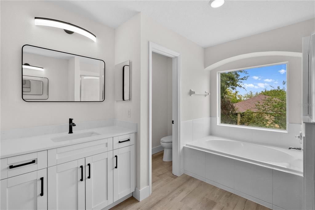 合同活跃: $3,400 (4 贝兹, 2 浴室, 2523 平方英尺)