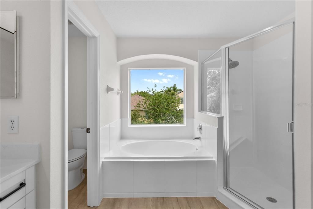 合同活跃: $3,400 (4 贝兹, 2 浴室, 2523 平方英尺)