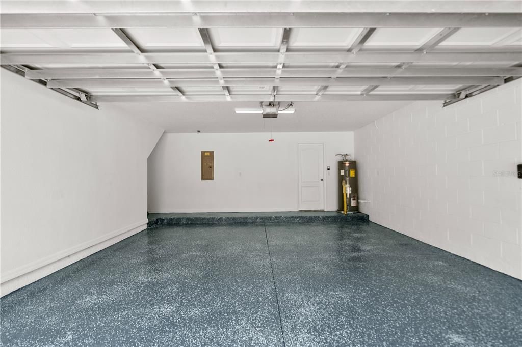 合同活跃: $3,400 (4 贝兹, 2 浴室, 2523 平方英尺)