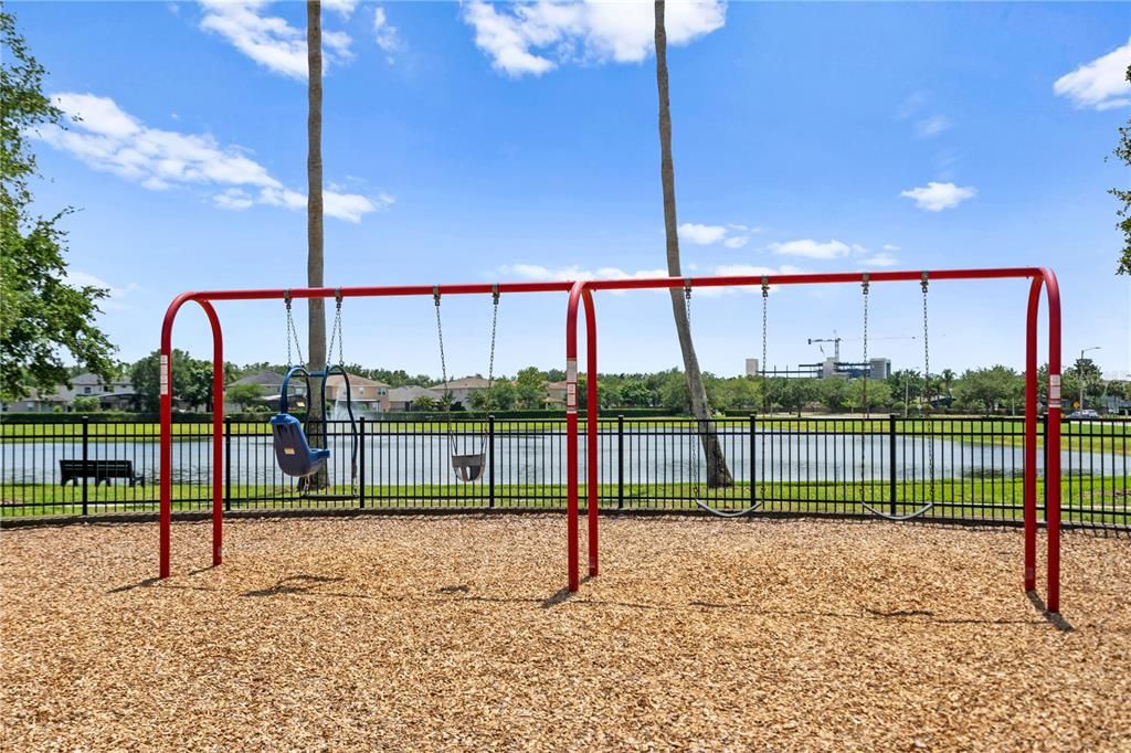 合同活跃: $3,400 (4 贝兹, 2 浴室, 2523 平方英尺)