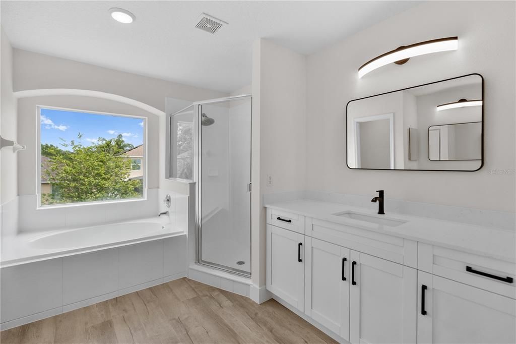 合同活跃: $3,400 (4 贝兹, 2 浴室, 2523 平方英尺)