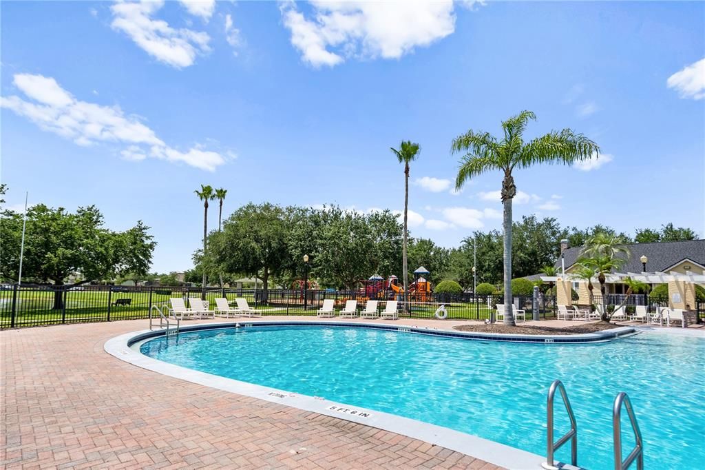 合同活跃: $3,400 (4 贝兹, 2 浴室, 2523 平方英尺)