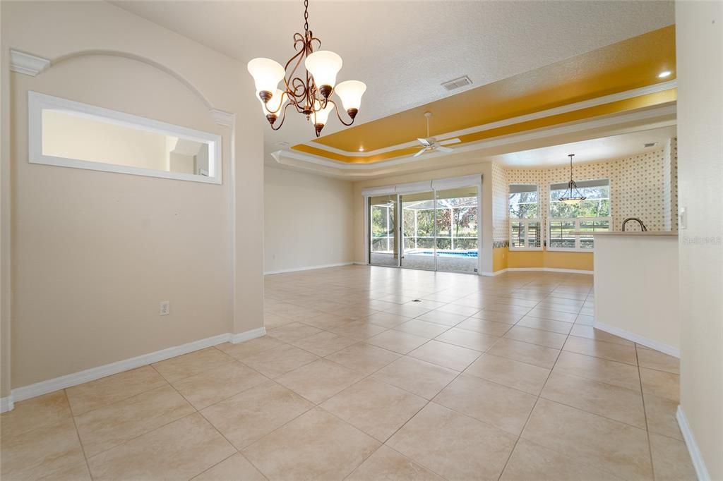 Под контрактом: $369,999 (3 спален, 2 ванн, 2046 Квадратных фут)