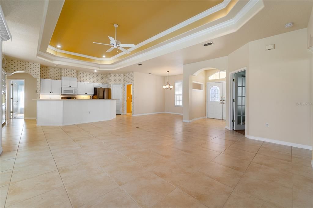 Под контрактом: $369,999 (3 спален, 2 ванн, 2046 Квадратных фут)