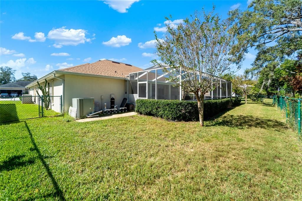 Под контрактом: $369,999 (3 спален, 2 ванн, 2046 Квадратных фут)