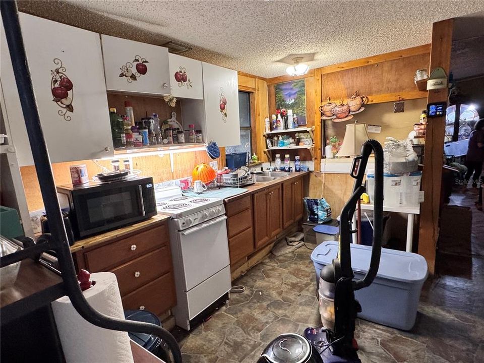 For Sale: $150,000 (3 beds, 2 baths, 1512 Square Feet)