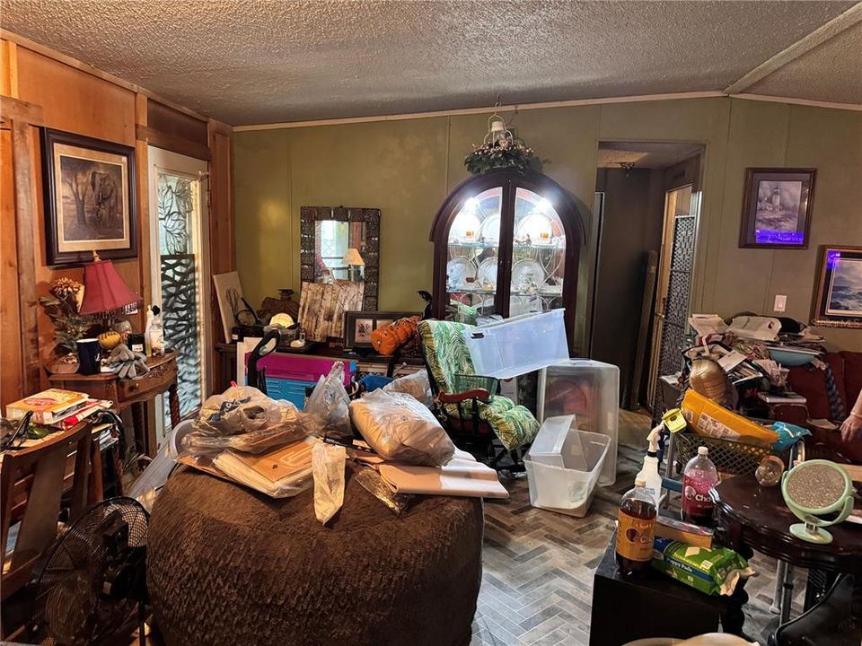 For Sale: $150,000 (3 beds, 2 baths, 1512 Square Feet)