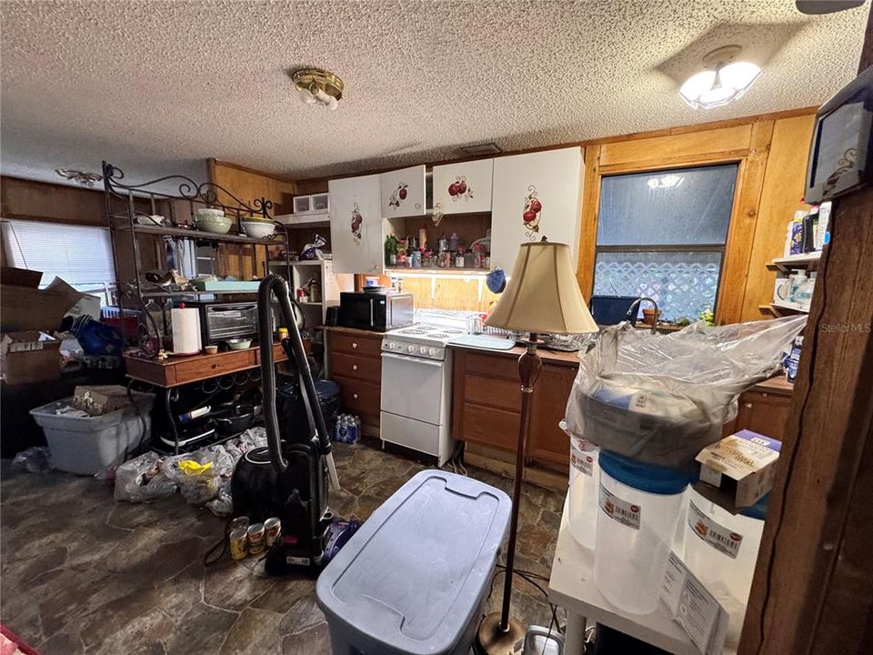 For Sale: $150,000 (3 beds, 2 baths, 1512 Square Feet)