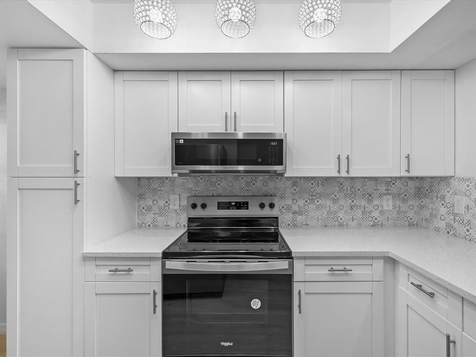 待售: $185,000 (2 贝兹, 2 浴室, 956 平方英尺)