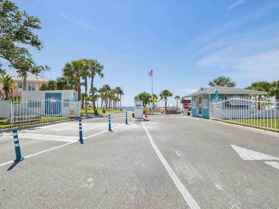 待售: $185,000 (2 贝兹, 2 浴室, 956 平方英尺)