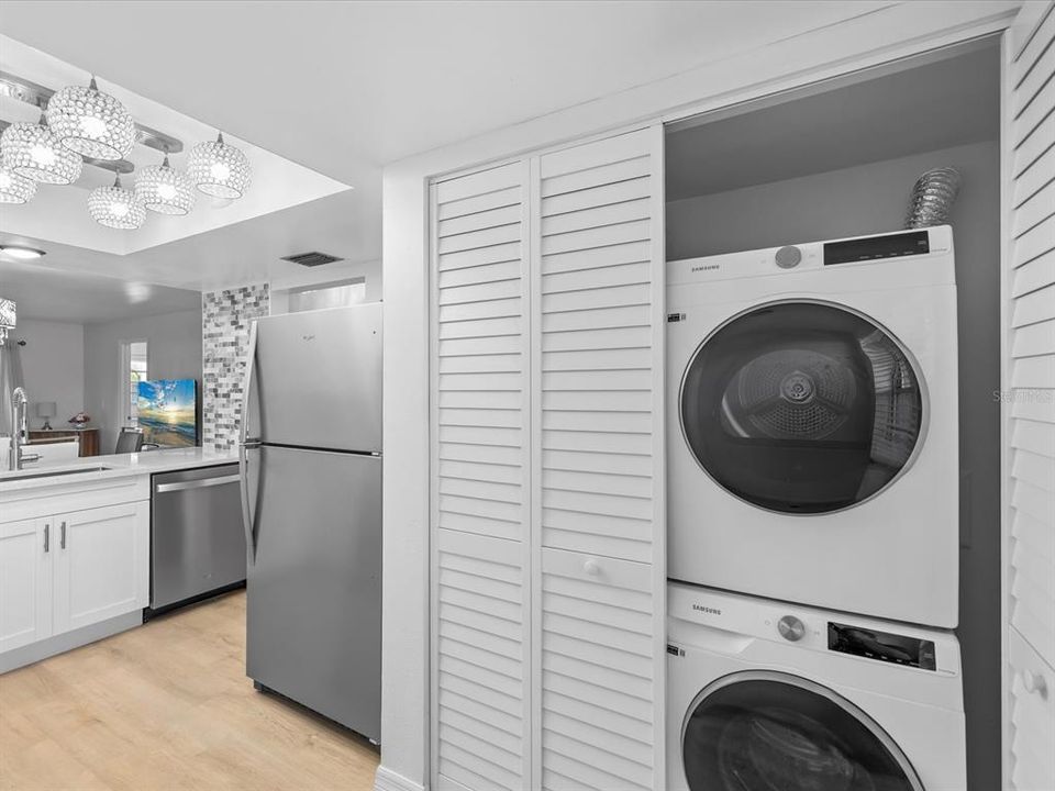 待售: $185,000 (2 贝兹, 2 浴室, 956 平方英尺)