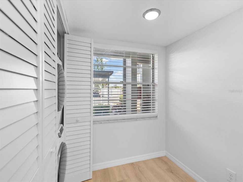 待售: $185,000 (2 贝兹, 2 浴室, 956 平方英尺)