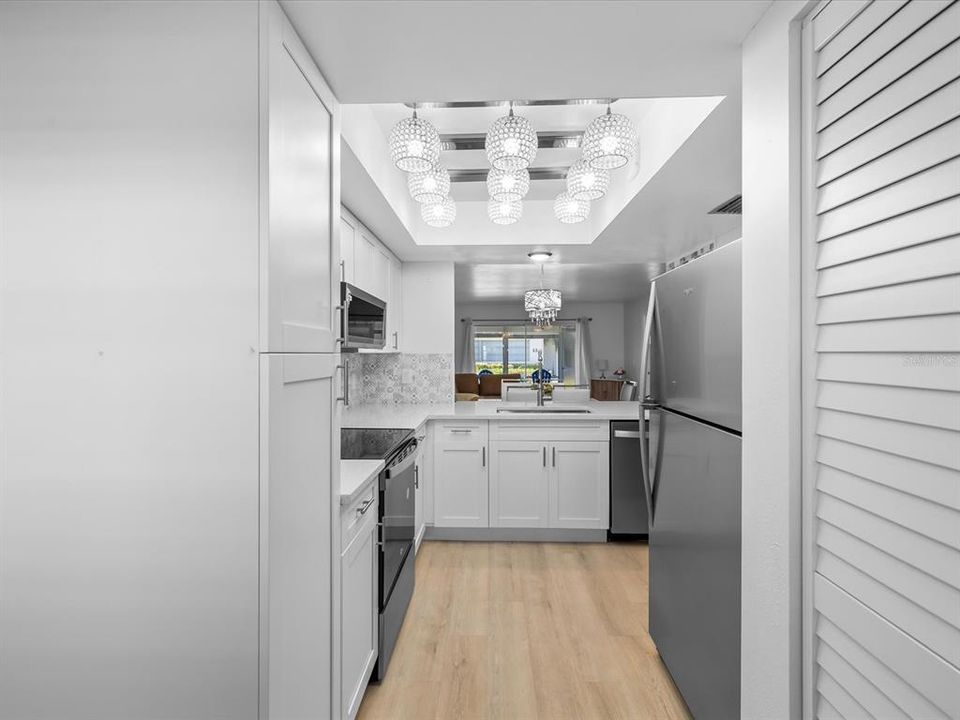 待售: $185,000 (2 贝兹, 2 浴室, 956 平方英尺)