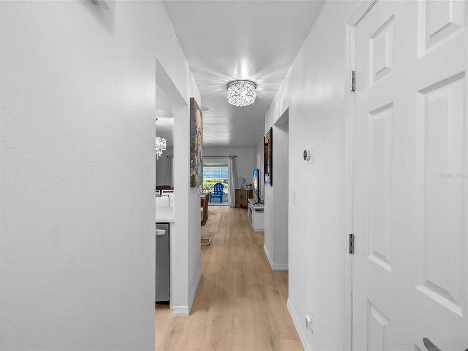 待售: $185,000 (2 贝兹, 2 浴室, 956 平方英尺)