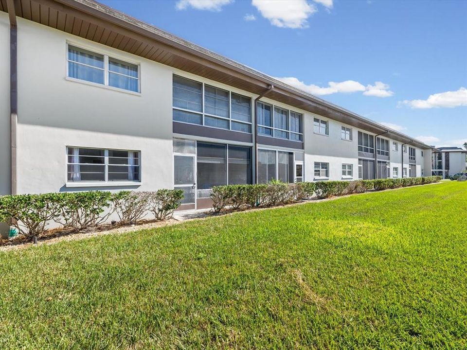 待售: $185,000 (2 贝兹, 2 浴室, 956 平方英尺)