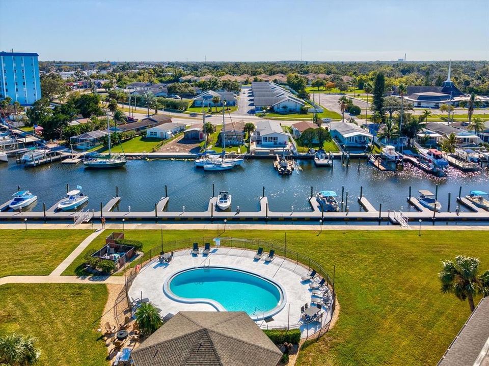 待售: $185,000 (2 贝兹, 2 浴室, 956 平方英尺)