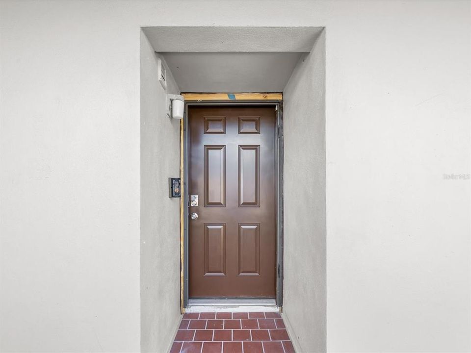 待售: $185,000 (2 贝兹, 2 浴室, 956 平方英尺)