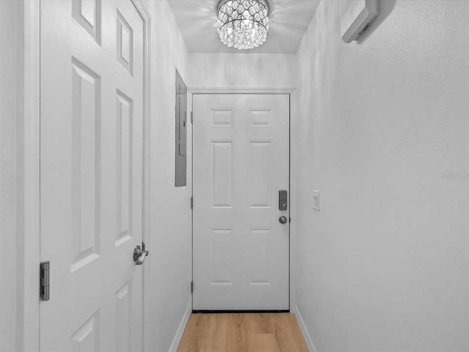 待售: $185,000 (2 贝兹, 2 浴室, 956 平方英尺)