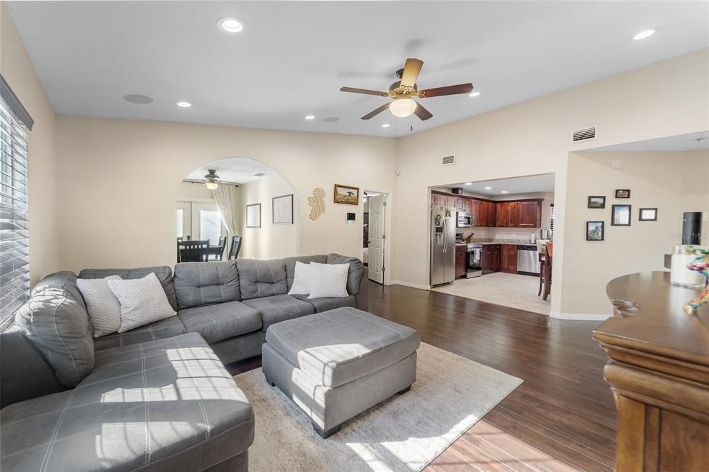 For Sale: $445,900 (3 beds, 2 baths, 1392 Square Feet)