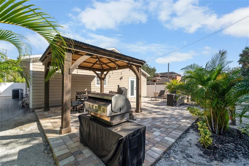 For Sale: $445,900 (3 beds, 2 baths, 1392 Square Feet)