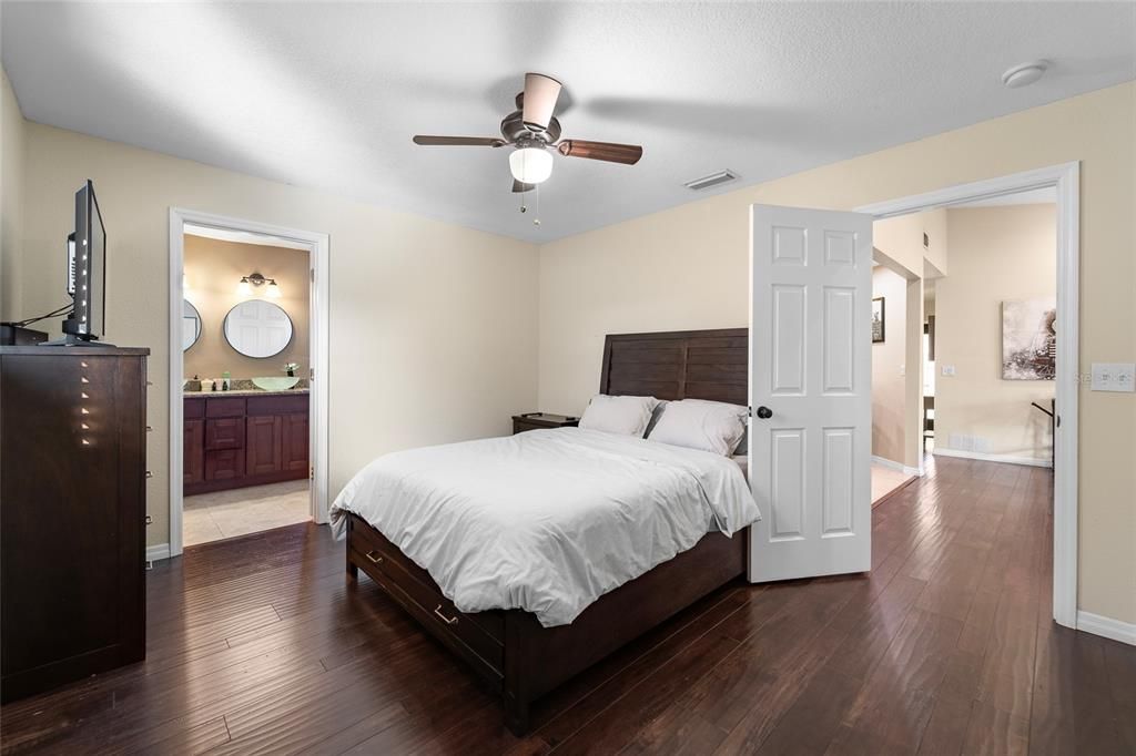 For Sale: $445,900 (3 beds, 2 baths, 1392 Square Feet)