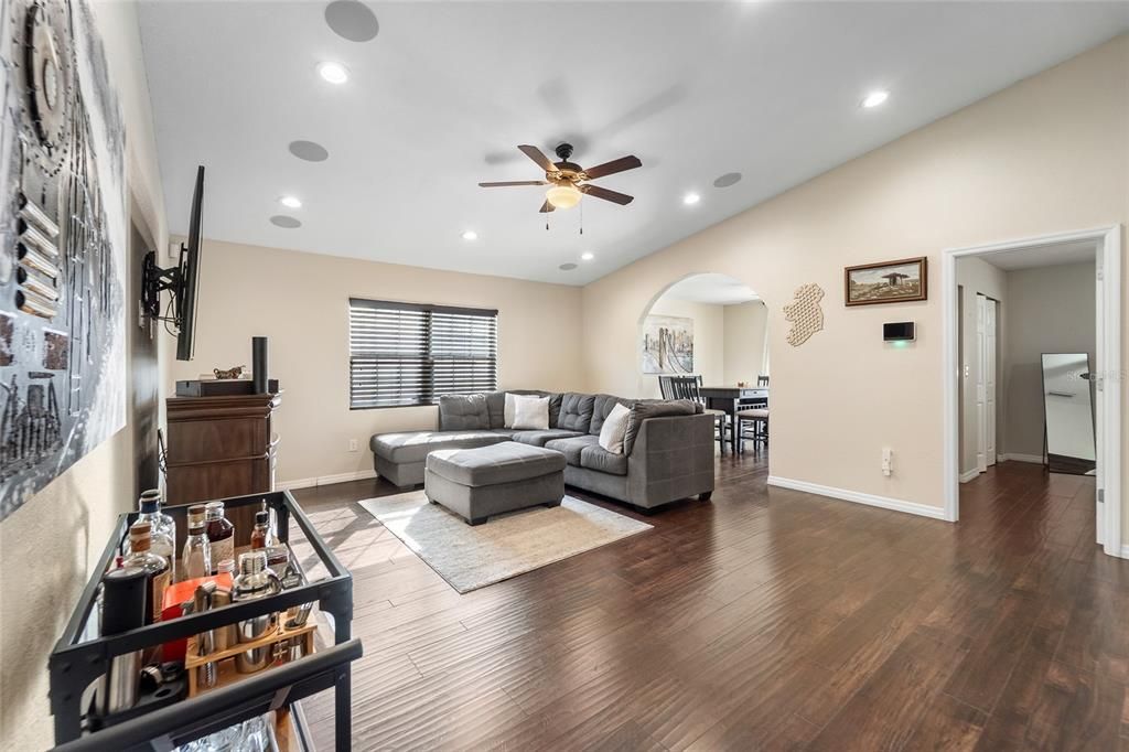 For Sale: $445,900 (3 beds, 2 baths, 1392 Square Feet)