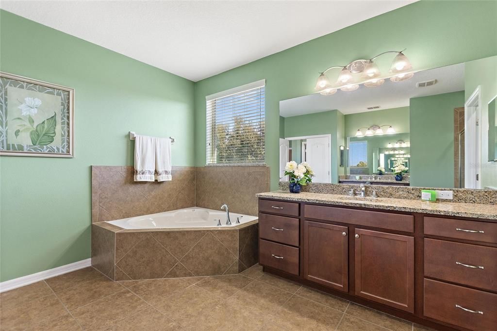 For Sale: $764,900 (5 beds, 4 baths, 5344 Square Feet)