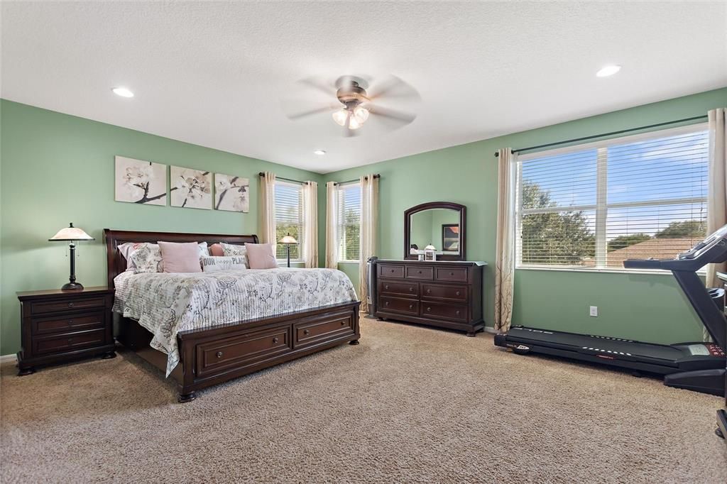 For Sale: $764,900 (5 beds, 4 baths, 5344 Square Feet)