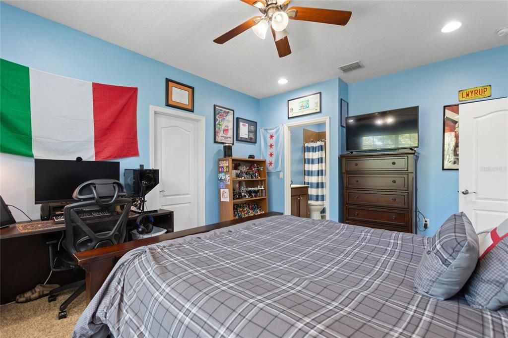 For Sale: $764,900 (5 beds, 4 baths, 5344 Square Feet)