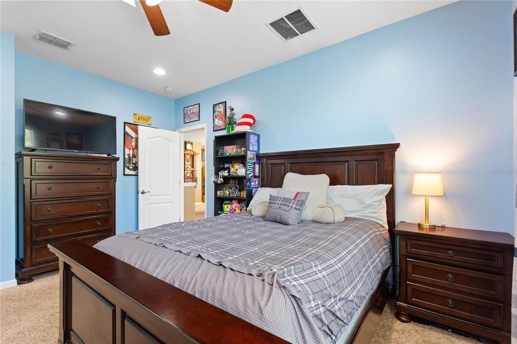 For Sale: $764,900 (5 beds, 4 baths, 5344 Square Feet)