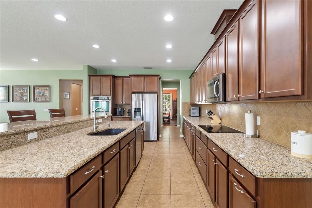 For Sale: $764,900 (5 beds, 4 baths, 5344 Square Feet)