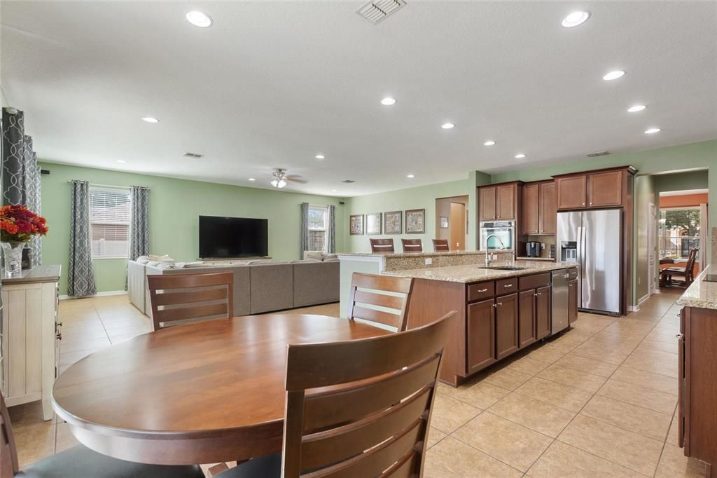 For Sale: $764,900 (5 beds, 4 baths, 5344 Square Feet)