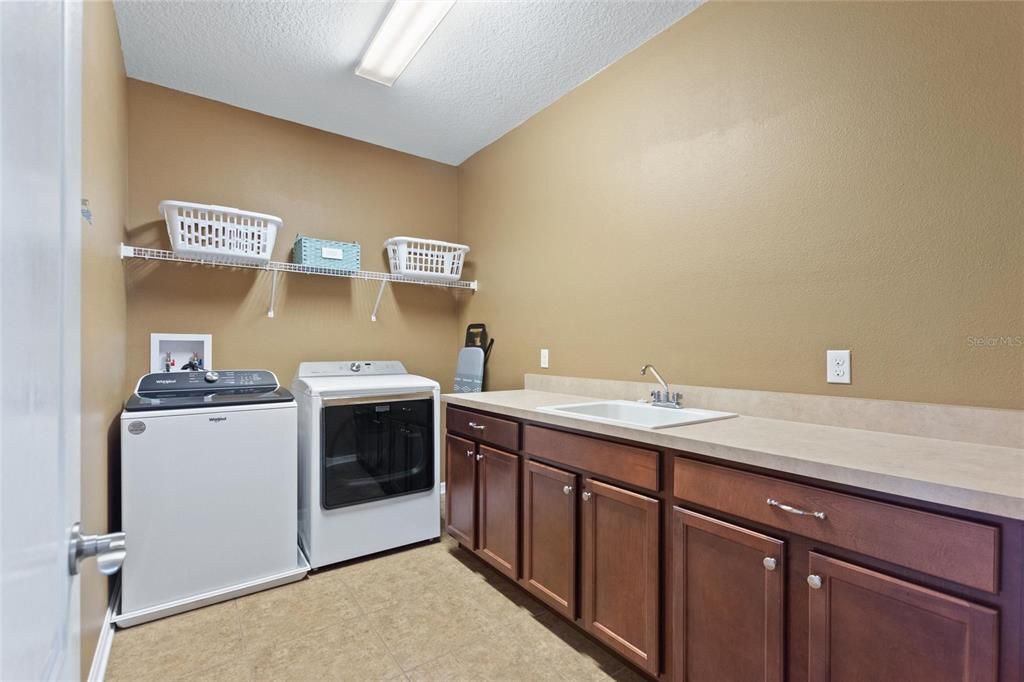 For Sale: $764,900 (5 beds, 4 baths, 5344 Square Feet)