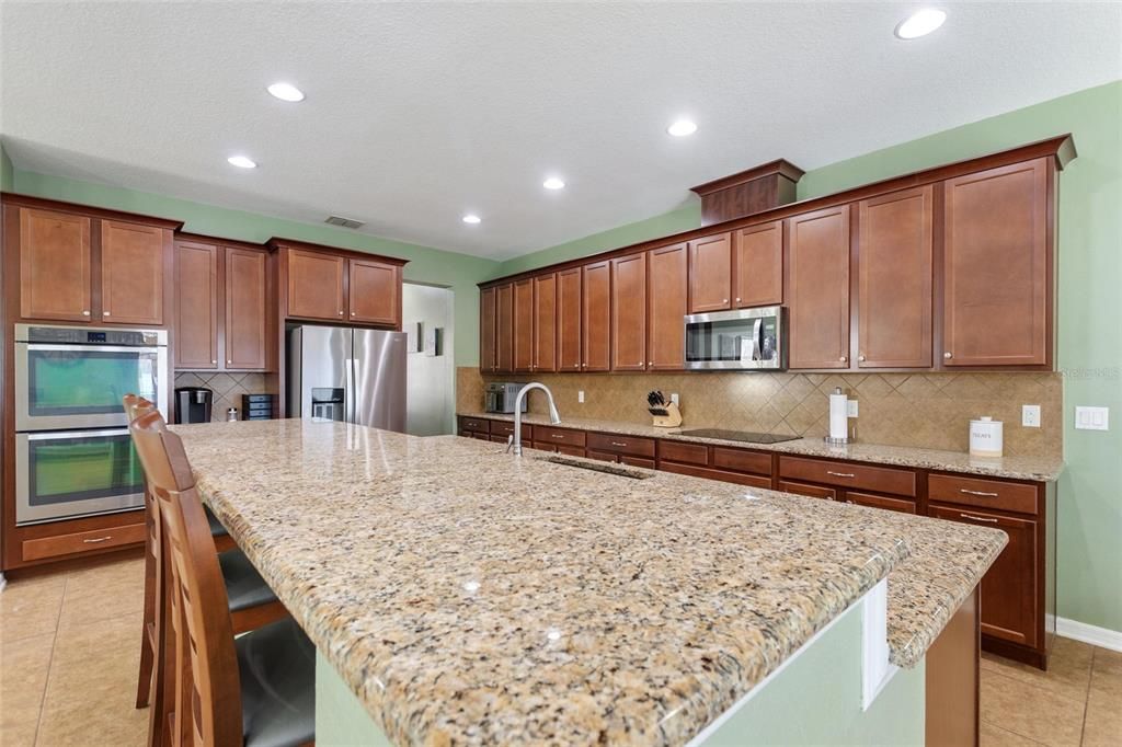 For Sale: $764,900 (5 beds, 4 baths, 5344 Square Feet)