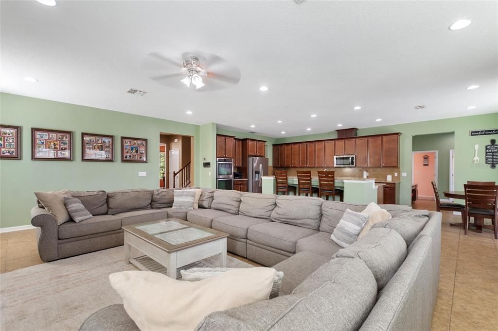 For Sale: $764,900 (5 beds, 4 baths, 5344 Square Feet)