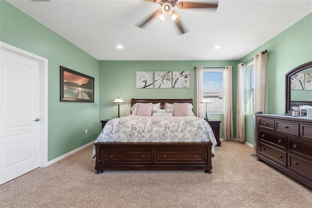 For Sale: $764,900 (5 beds, 4 baths, 5344 Square Feet)