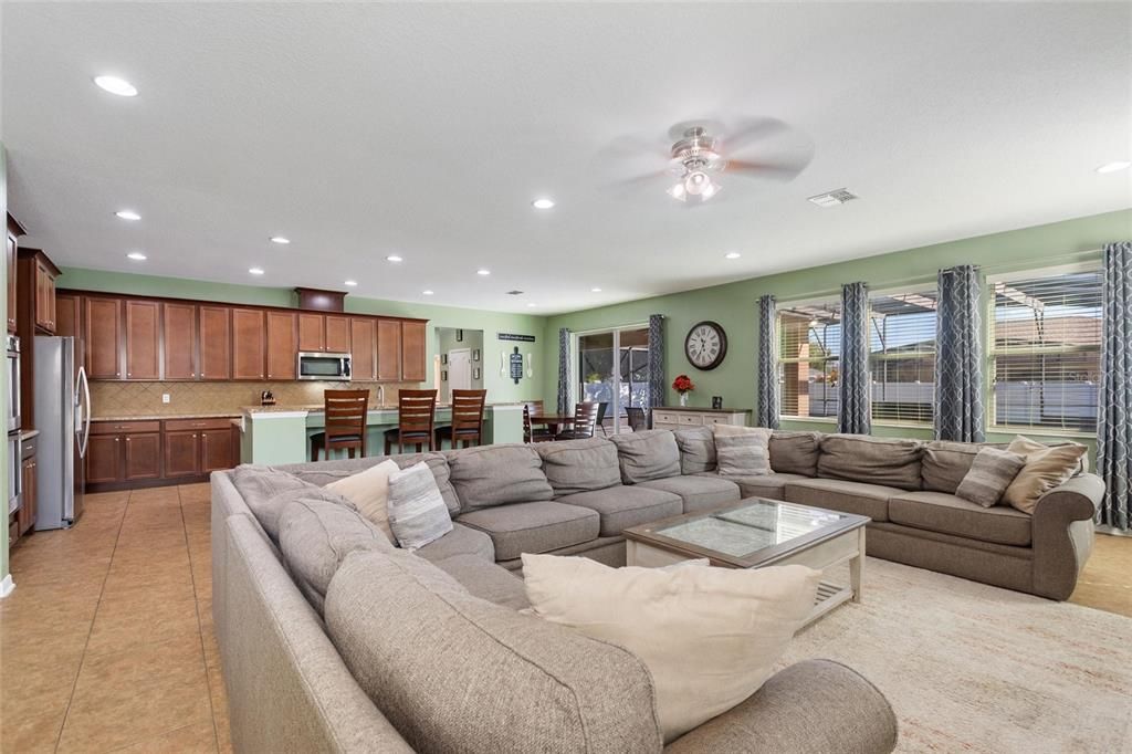 For Sale: $764,900 (5 beds, 4 baths, 5344 Square Feet)