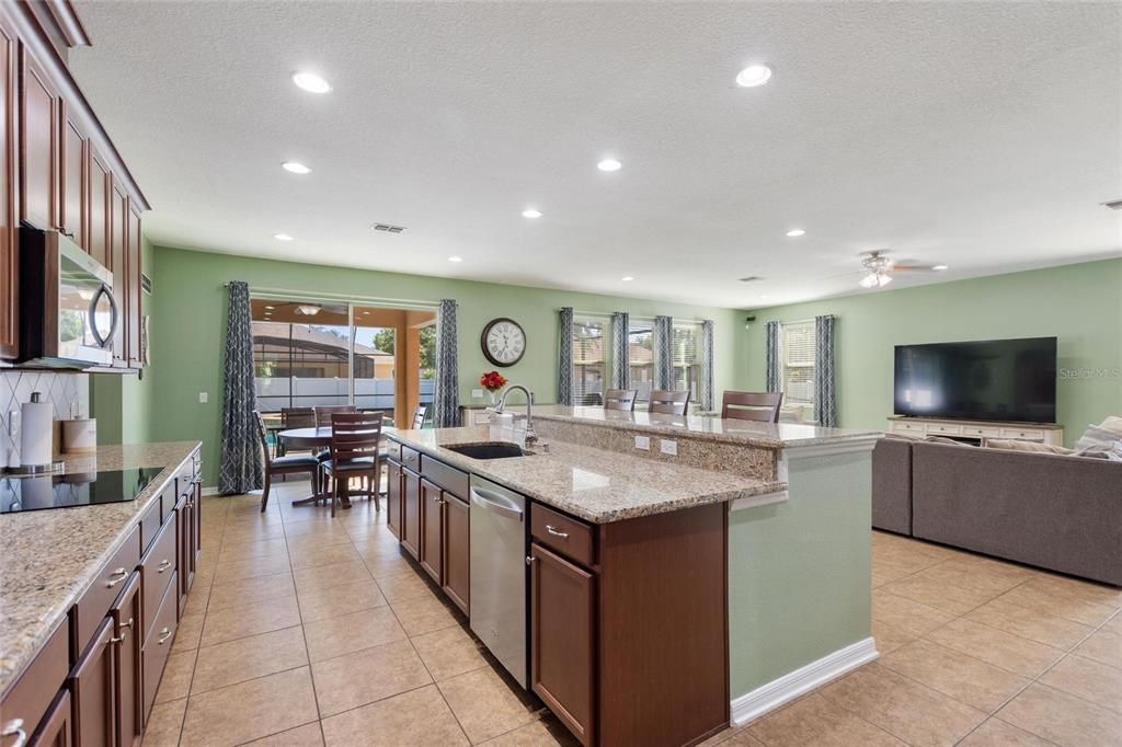 For Sale: $764,900 (5 beds, 4 baths, 5344 Square Feet)