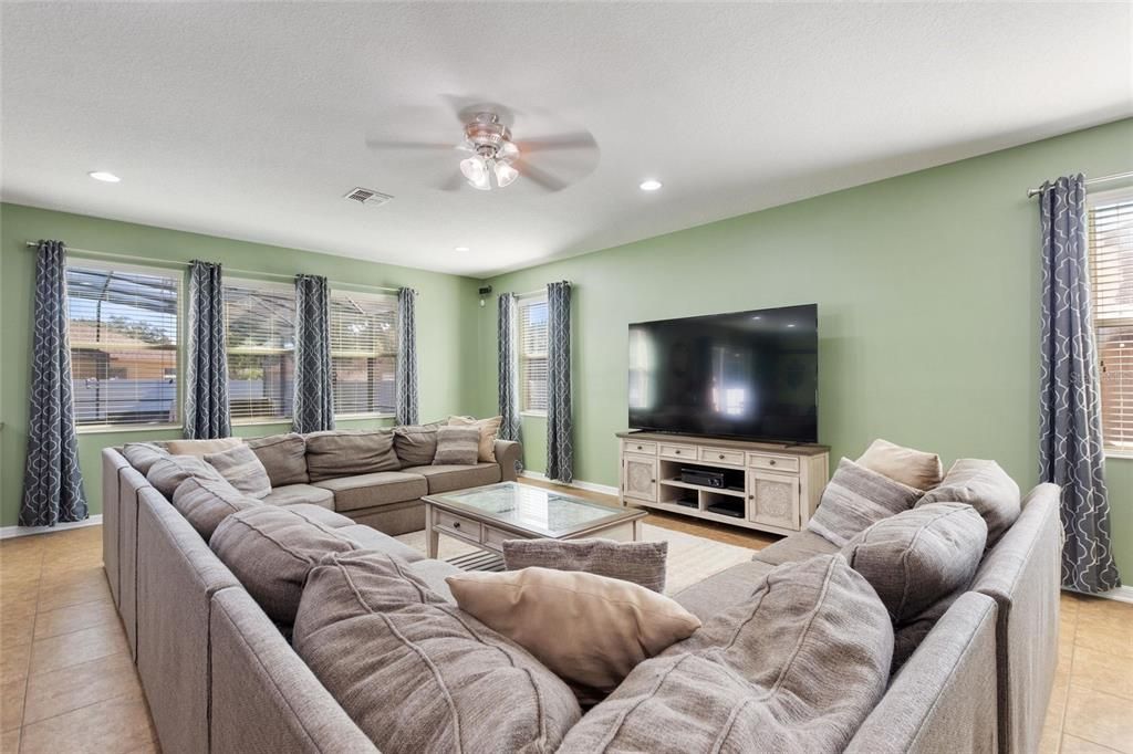 For Sale: $764,900 (5 beds, 4 baths, 5344 Square Feet)