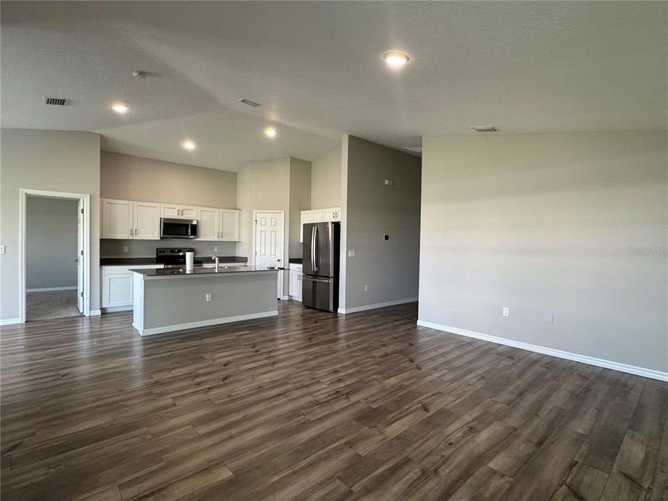 For Rent: $2,500 (4 beds, 2 baths, 1850 Square Feet)