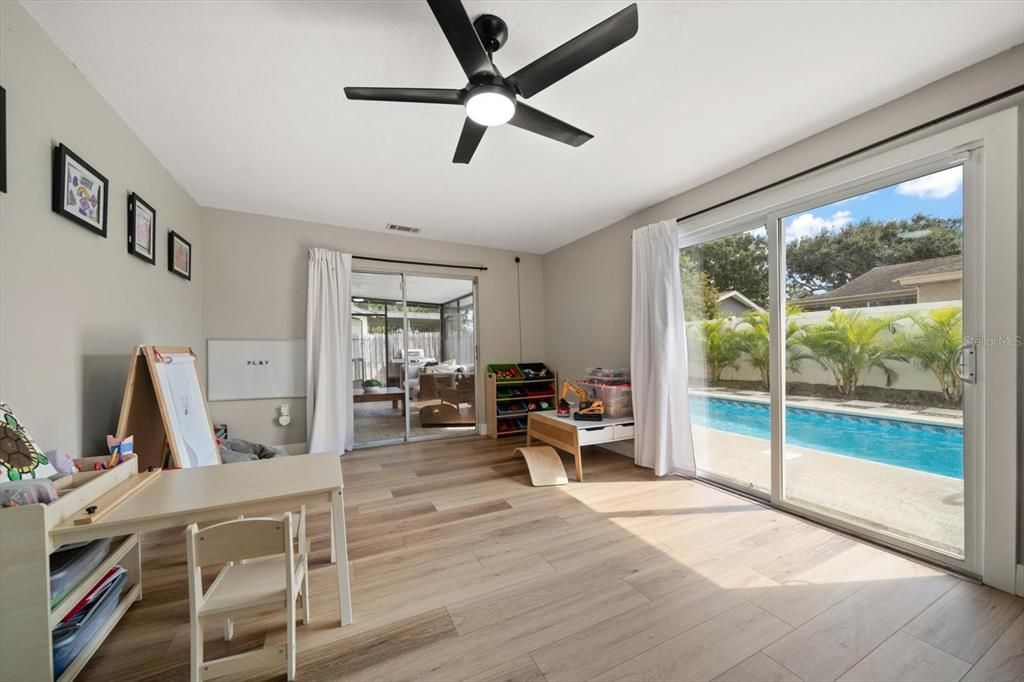 合同活跃: $485,000 (3 贝兹, 2 浴室, 1673 平方英尺)